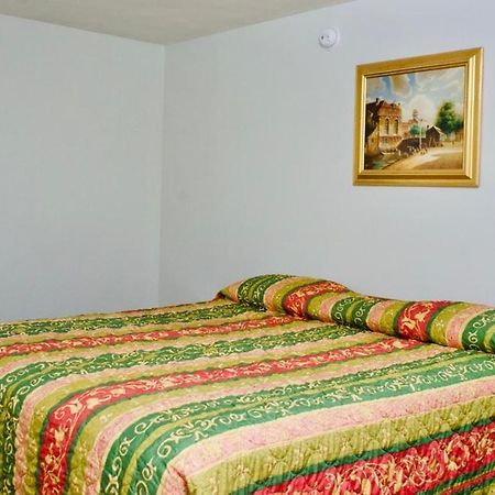 Red Carpet Motel By Онтарио Экстерьер фото